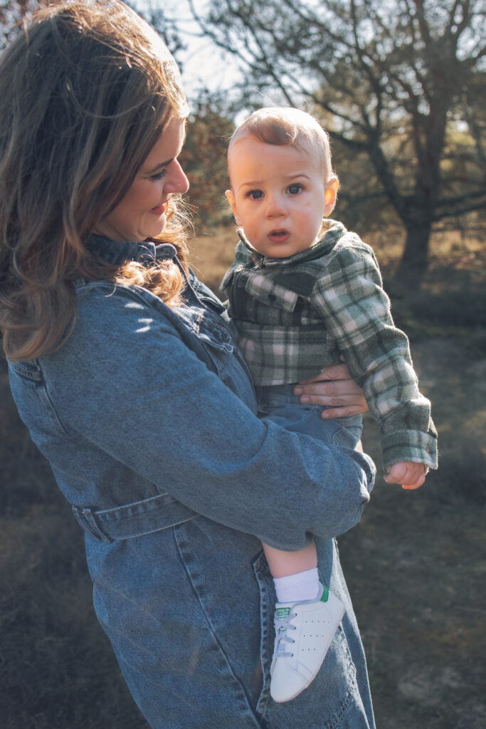 FotograaFre midden limburg familieshoot baby